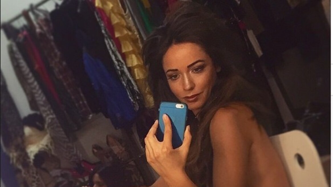 Έλλη Παπαγγελή: Η σέξι ΟΝΝΕΔίτισσα «ξαναχτυπά» με... ολόγυμνη «selfie»!